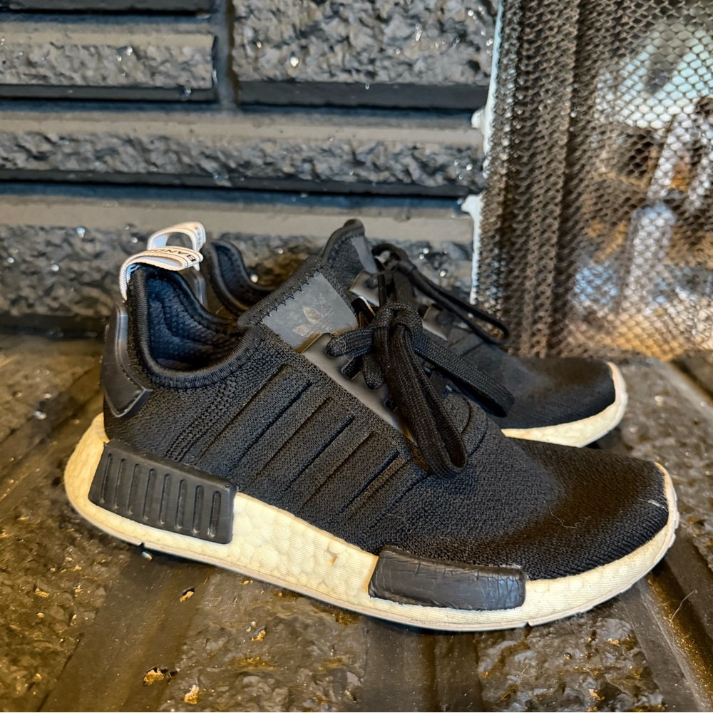 adidas nmd black 5 1/2 shoes